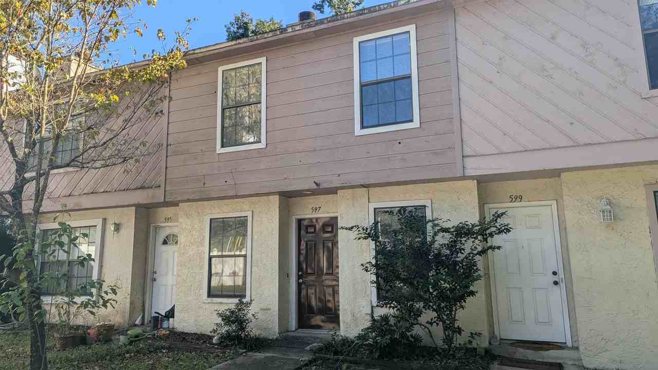 597 Plymouth Ct - Photo 3 of 18