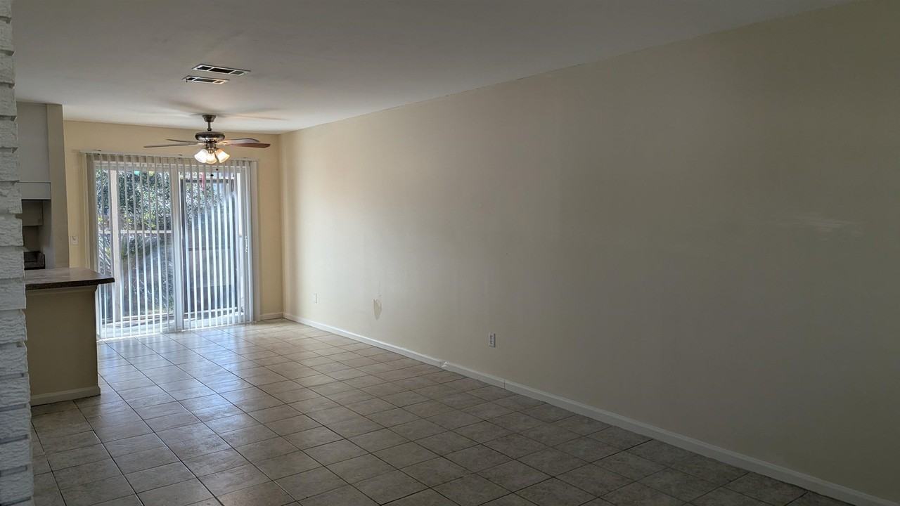 597 Plymouth Ct - Photo 4 of 18