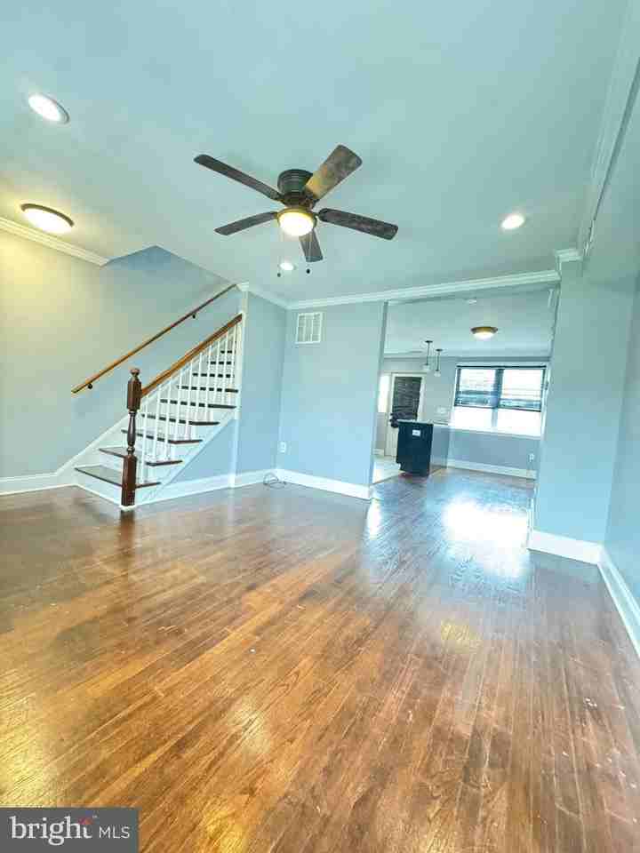 2720 Plainfield Rd - Photo 2 of 12