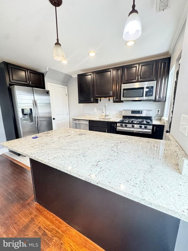 2720 Plainfield Rd - Photo 5 of 12