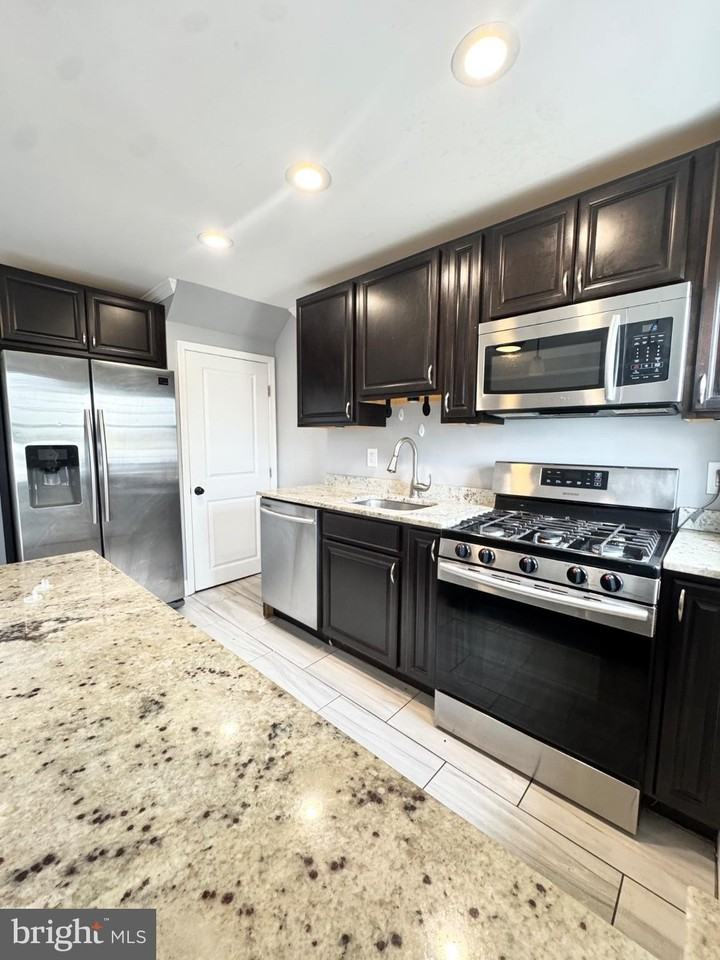 2720 Plainfield Rd - Photo 6 of 12