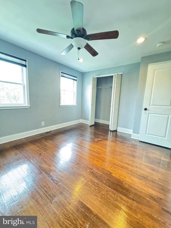 2720 Plainfield Rd - Photo 7 of 12