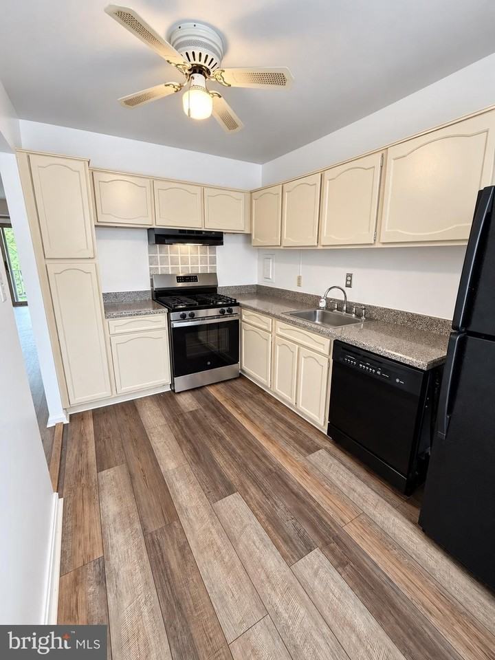 6032 Westchester Park Dr #6032-302 - Photo 6 of 12