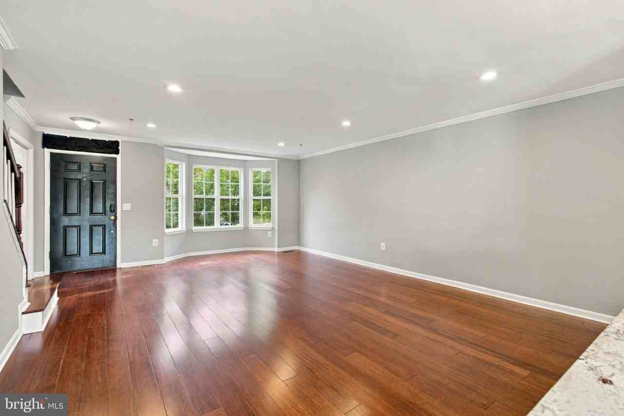 10907 Daniel Sim Ct - Photo 4 of 30