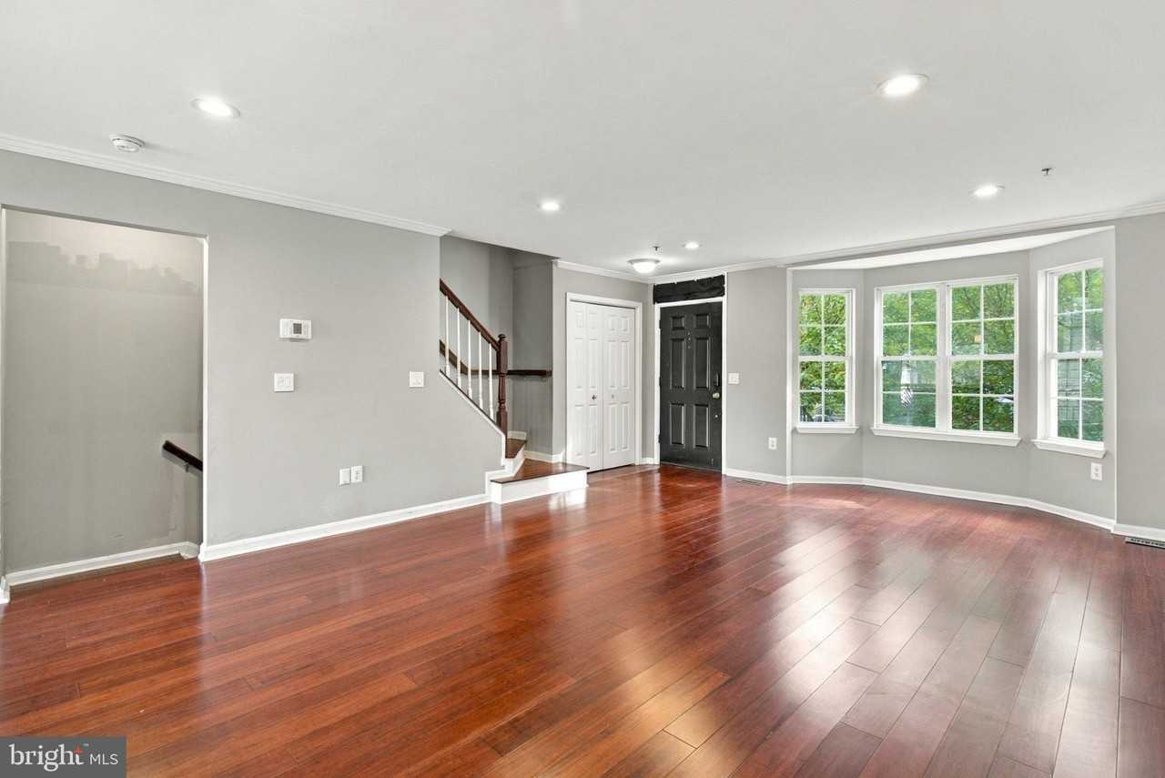 10907 Daniel Sim Ct - Photo 5 of 30
