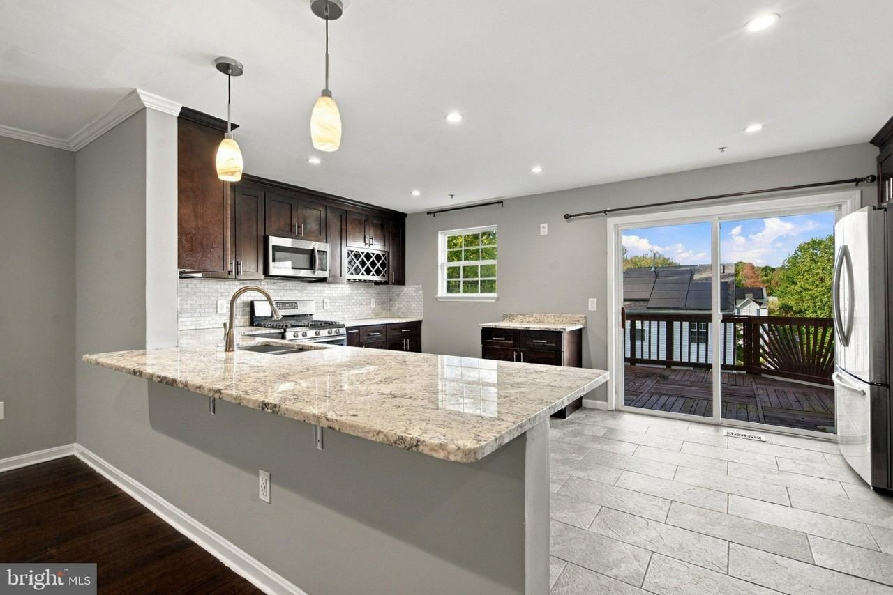 10907 Daniel Sim Ct - Photo 6 of 30