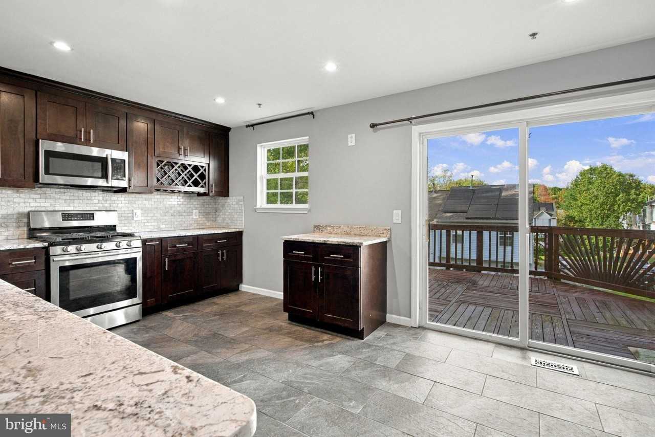 10907 Daniel Sim Ct - Photo 7 of 30