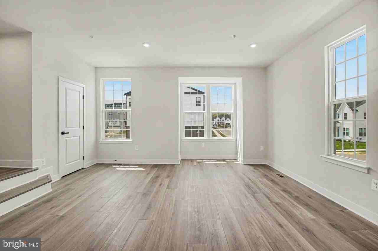 16100 Meadow Glenn Dr - Photo 5 of 31