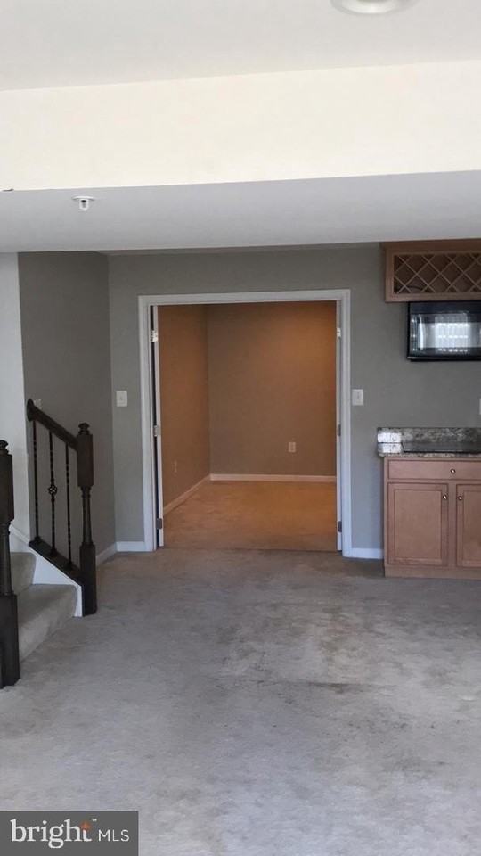 706 Rollins Ave - Photo 5 of 14