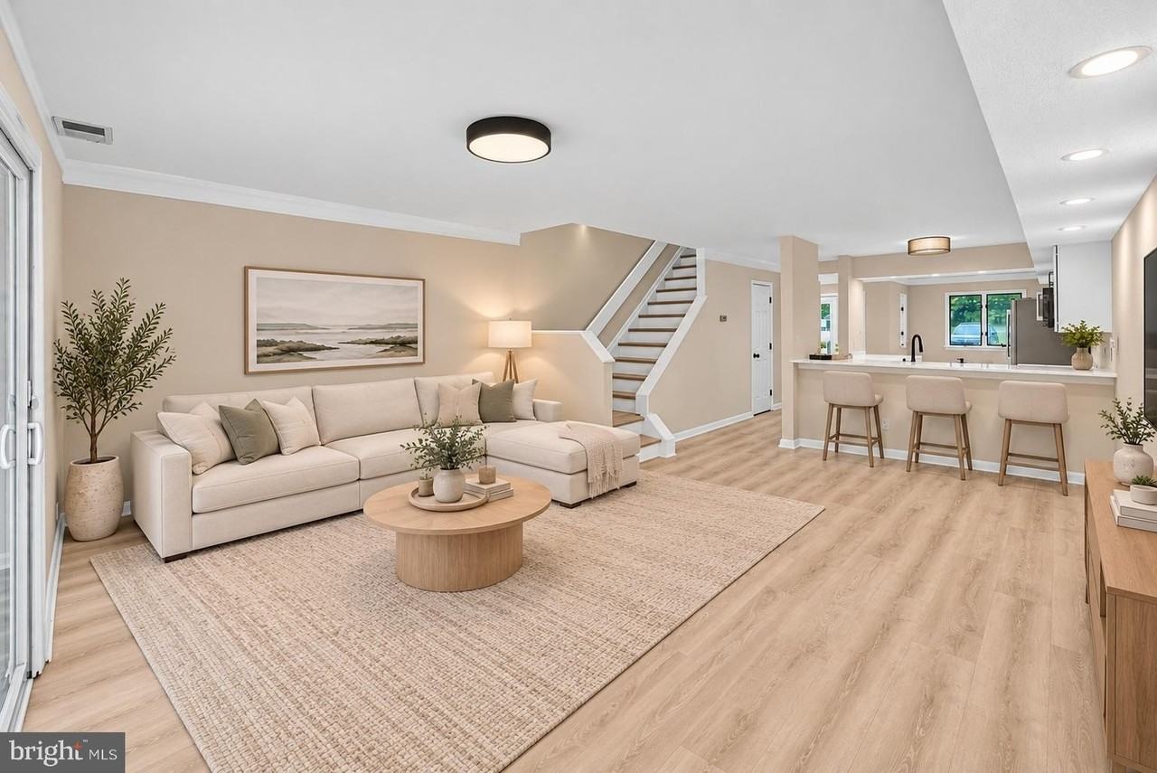 7-B Queen Victoria Way #B - Photo 4 of 34