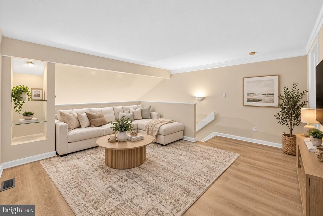 7-B Queen Victoria Way #B - Photo 5 of 34