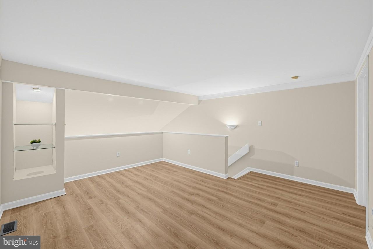 7-B Queen Victoria Way #B - Photo 7 of 34