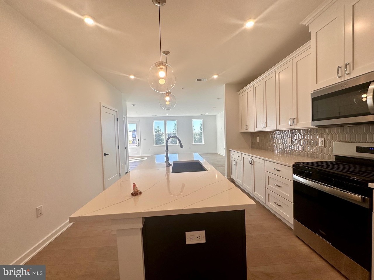 63 Park Ave - Photo 6 of 29