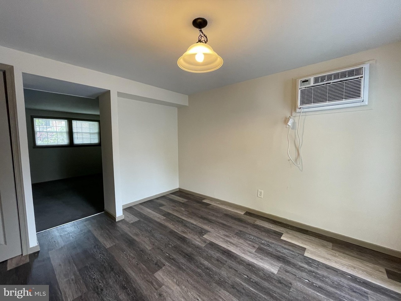 700 E 1st St #4 - Photo 4 of 13