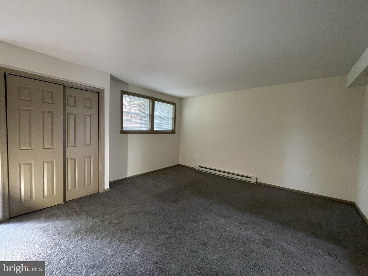 700 E 1st St #4 - Photo 7 of 13