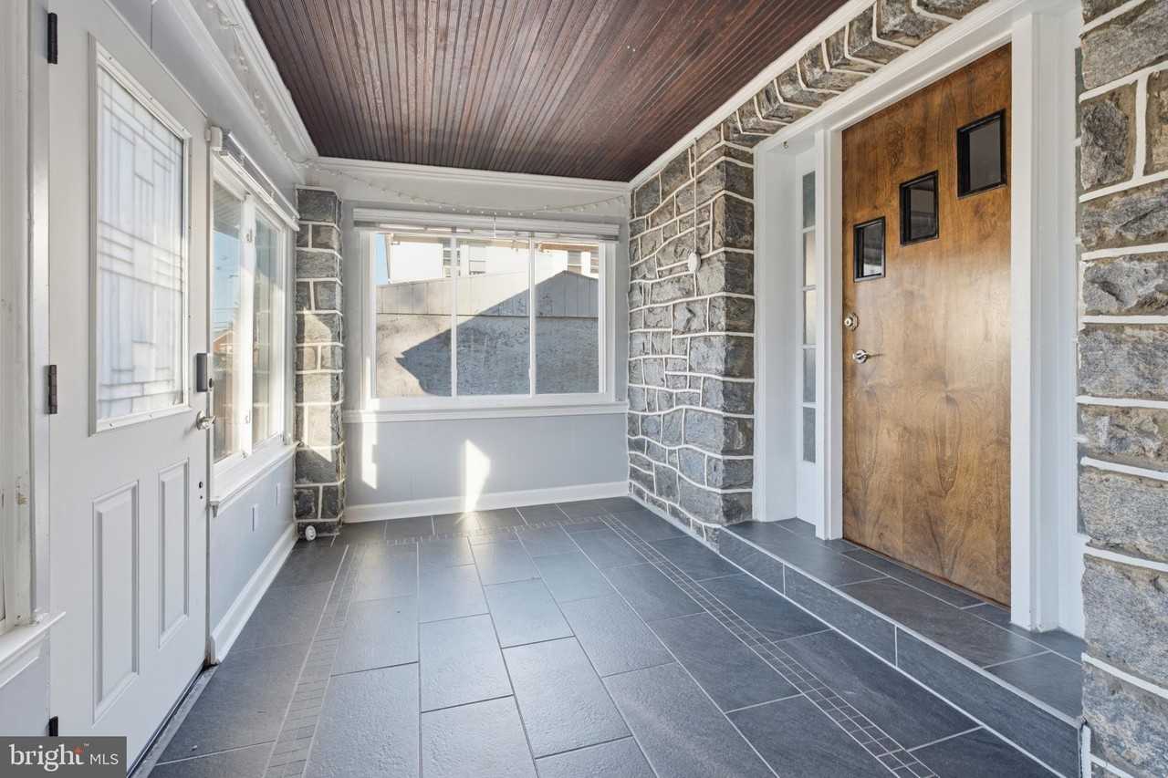 228 Stanley Ave - Photo 2 of 14