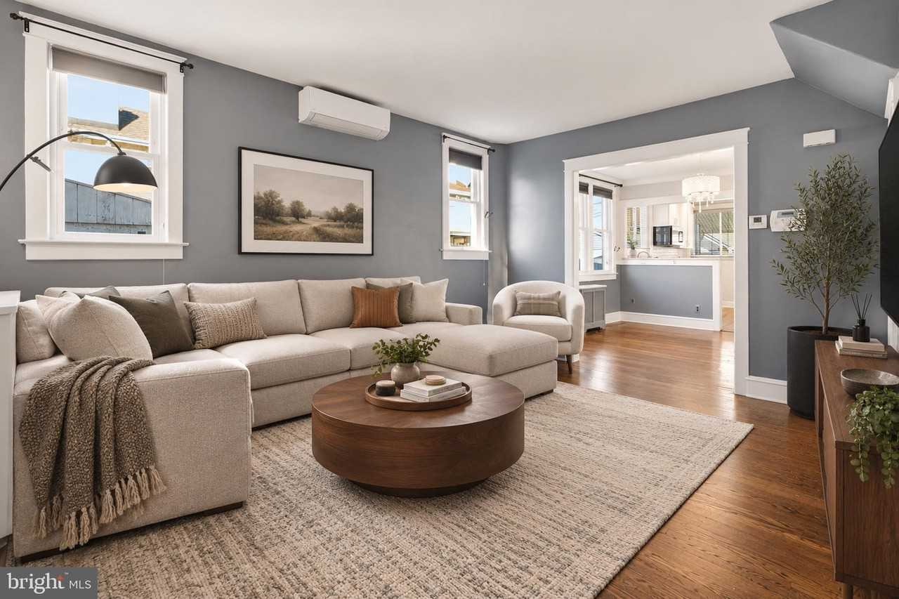 228 Stanley Ave - Photo 3 of 14