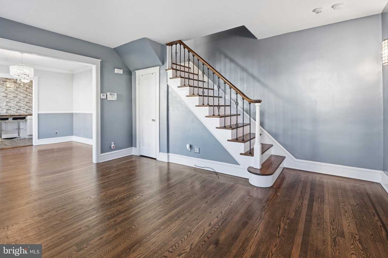 228 Stanley Ave - Photo 5 of 14