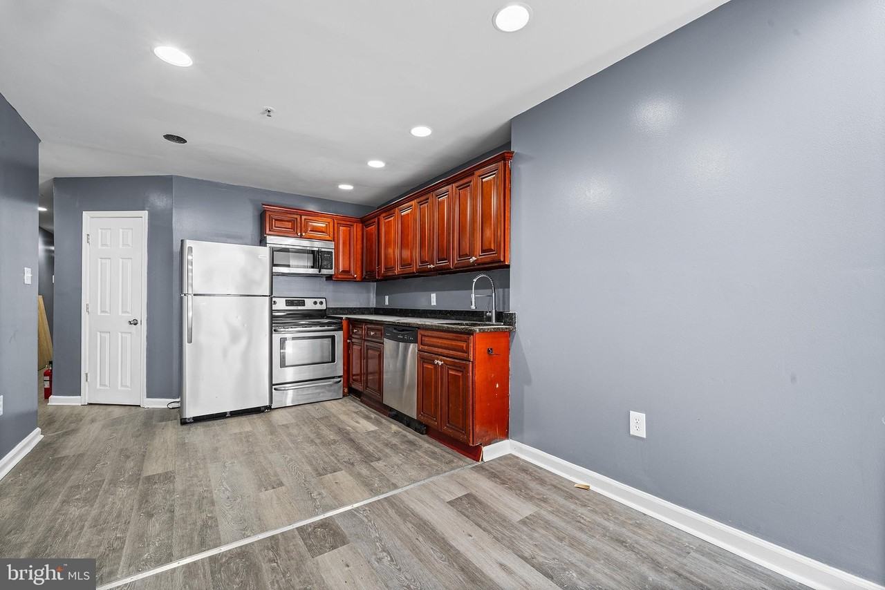 2144 N 18th St #1 - Photo 3 of 17