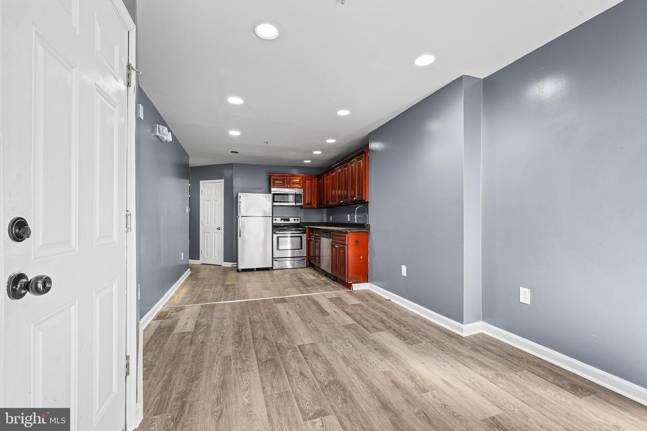 2144 N 18th St #1 - Photo 4 of 17