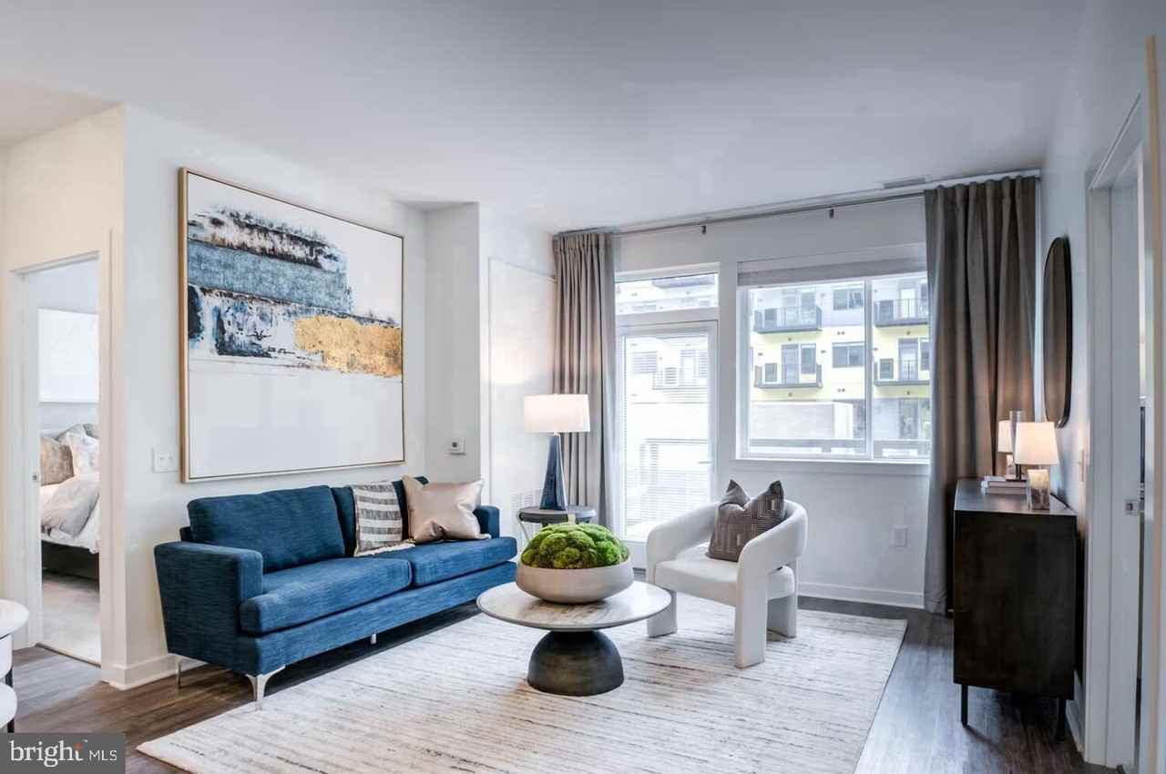 525 N Christopher Columbus Blvd #1251 - Photo 6 of 38