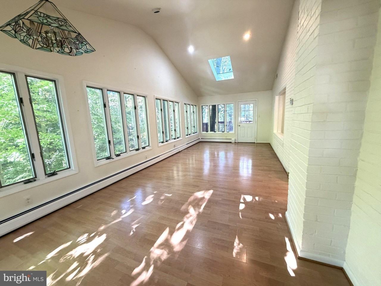 1424 Highwood Dr - Photo 2 of 8