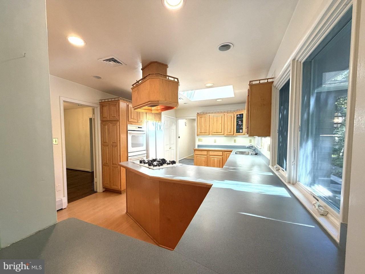 1424 Highwood Dr - Photo 3 of 8