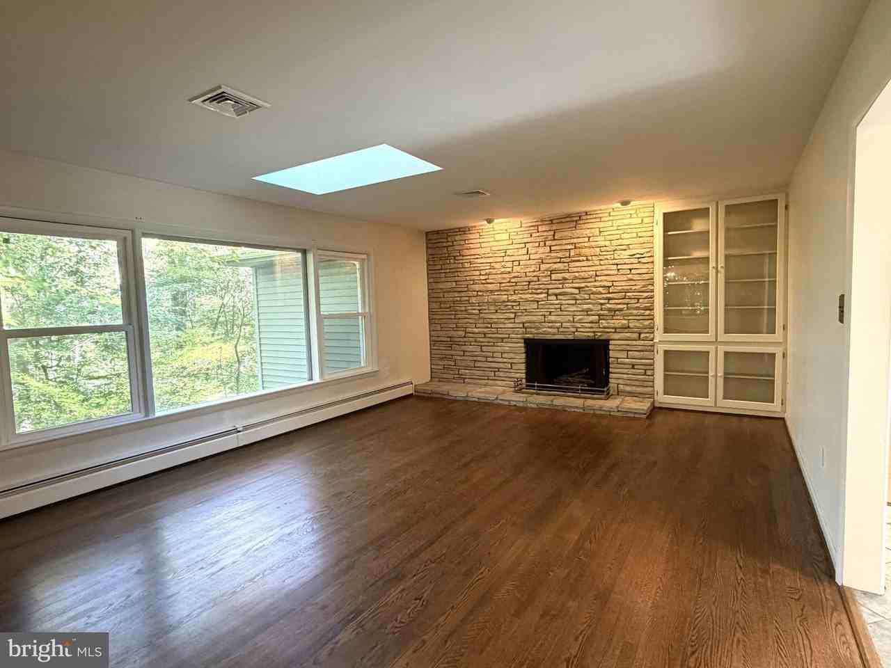 1424 Highwood Dr - Photo 5 of 8