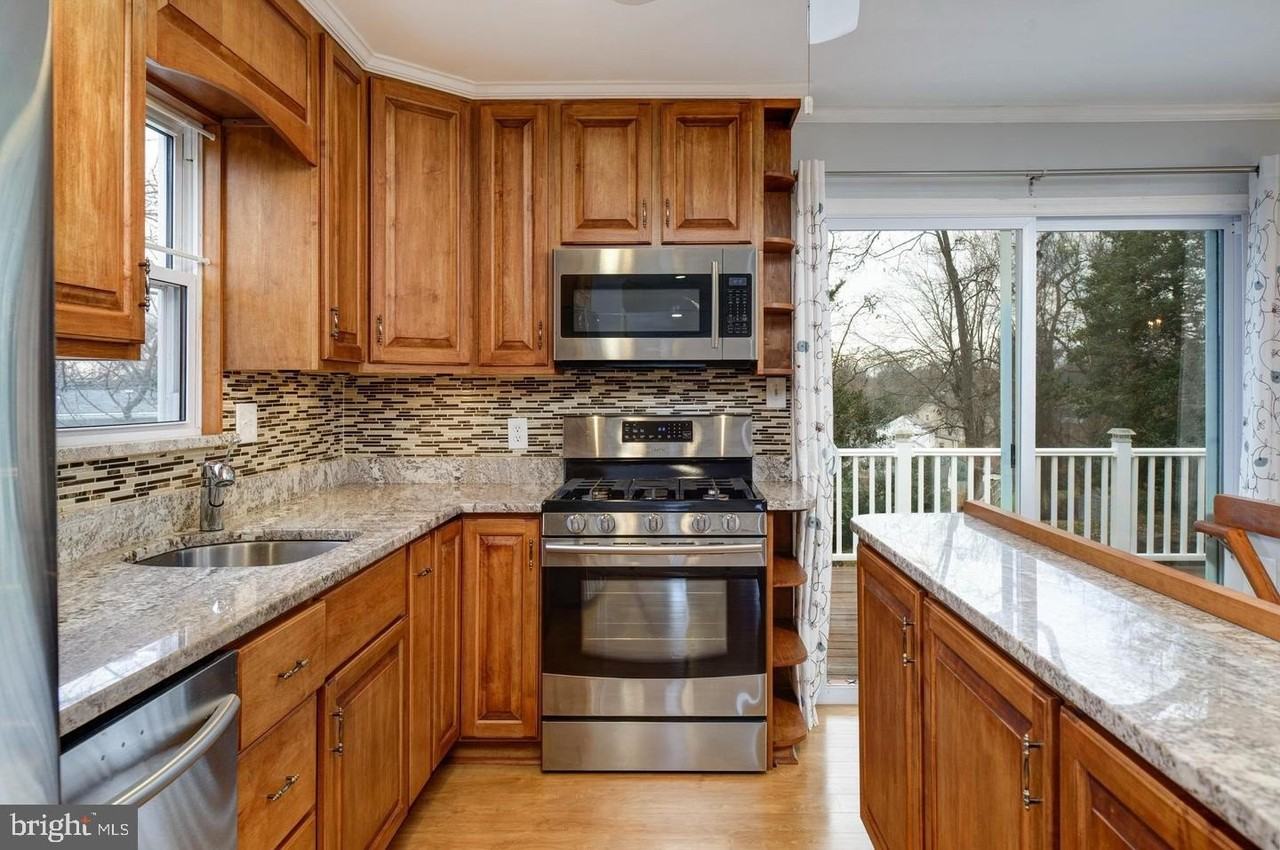 6819 Donahue Ct - Photo 3 of 34