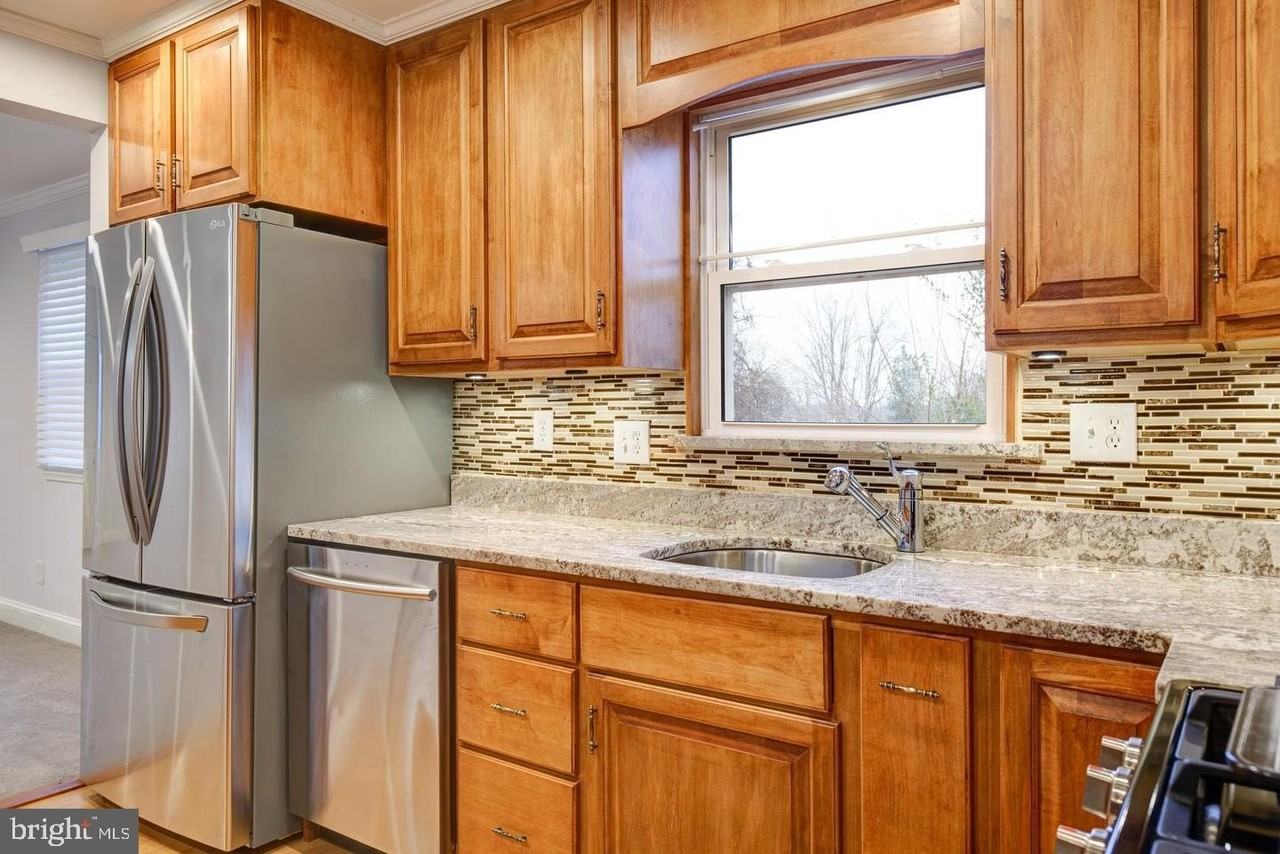 6819 Donahue Ct - Photo 5 of 34