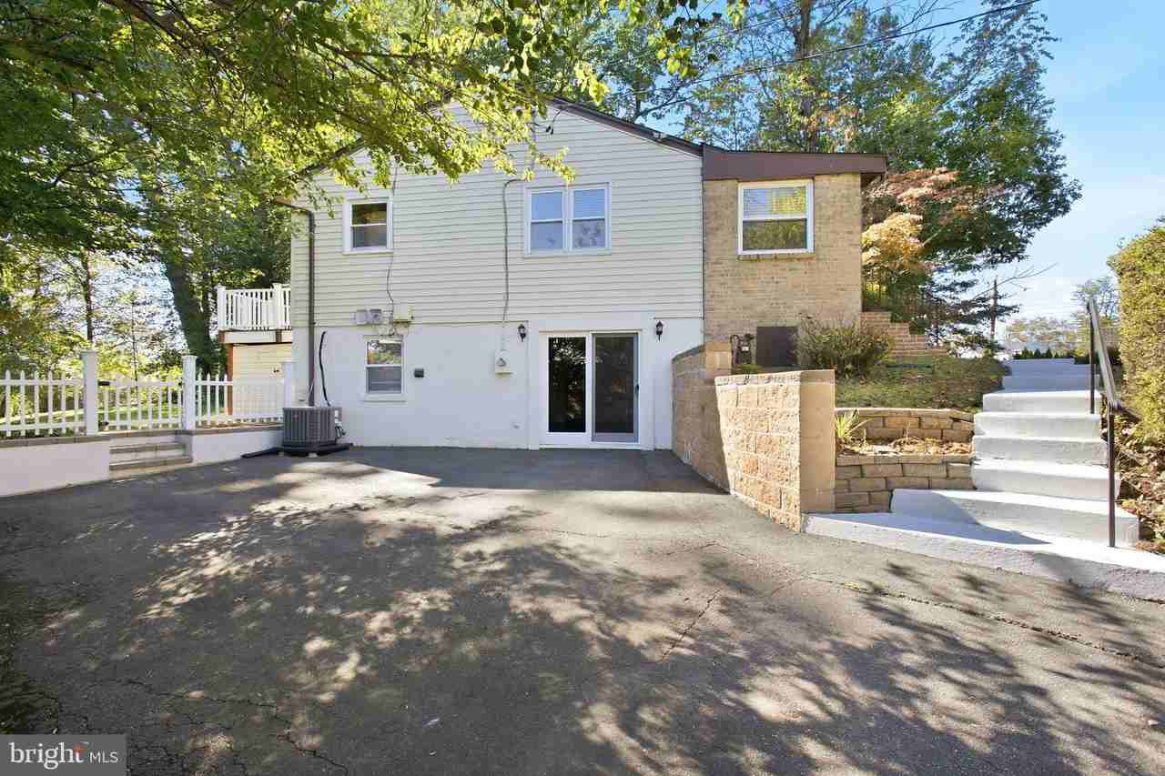 6819 Donahue Ct - Photo 7 of 34
