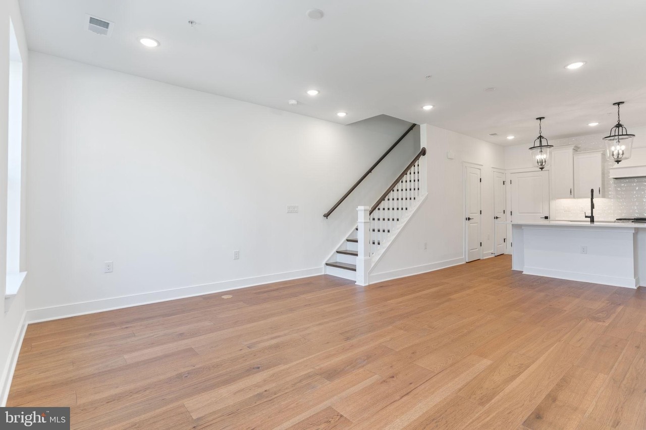 Deco Cir - Photo 2 of 36