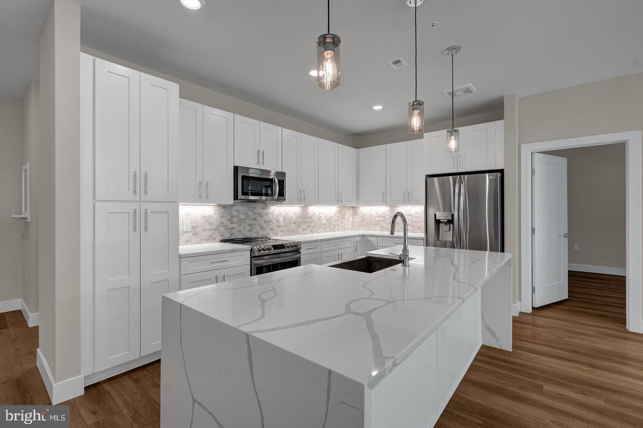 1761 Old Meadow Rd #221 - Photo 7 of 40