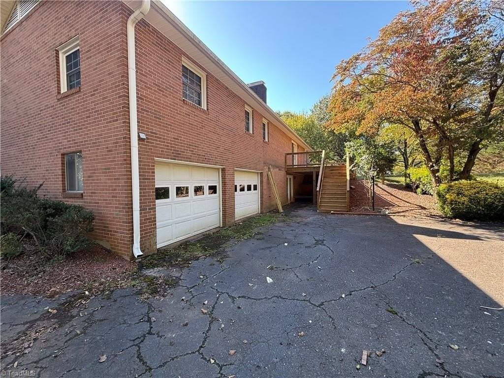 6911 Kenbridge Dr - Photo 2 of 15