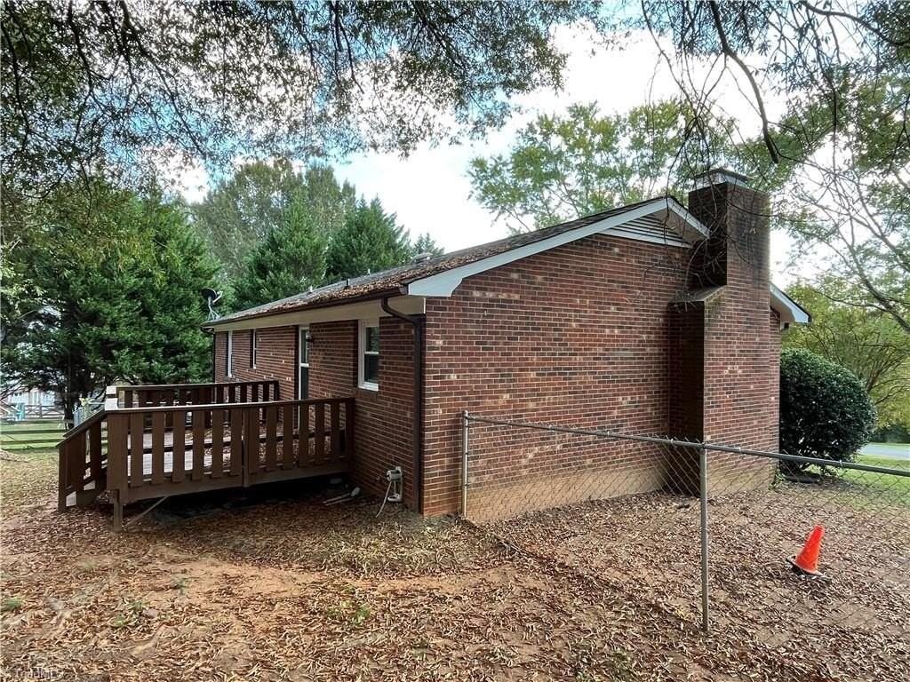6101 Herinhut Rd - Photo 4 of 33