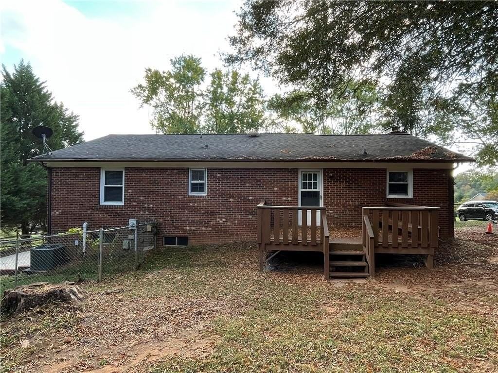 6101 Herinhut Rd - Photo 5 of 33