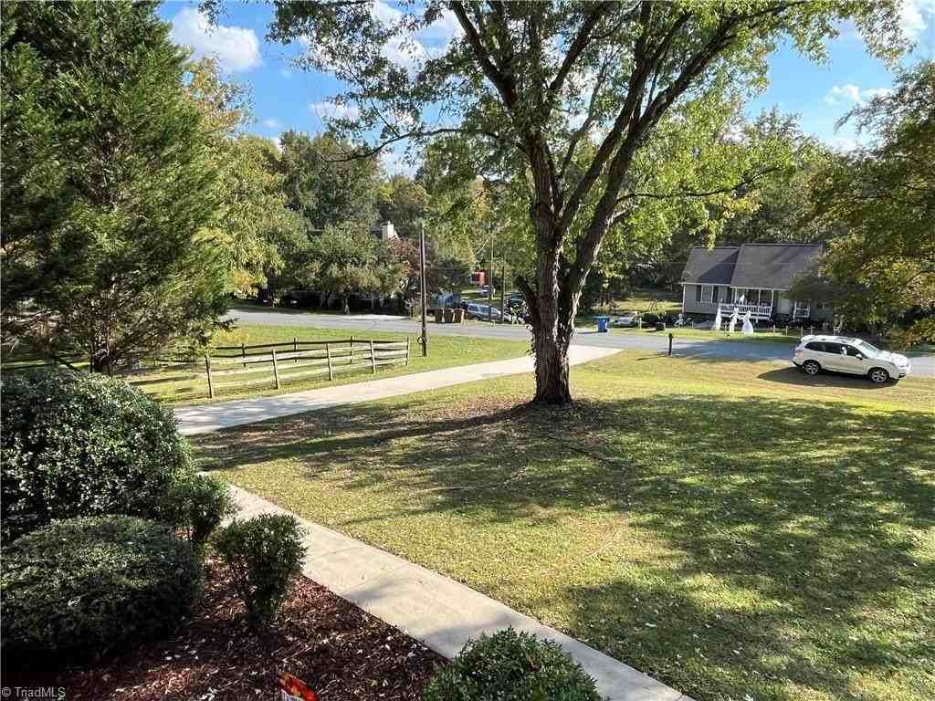 6101 Herinhut Rd - Photo 7 of 33