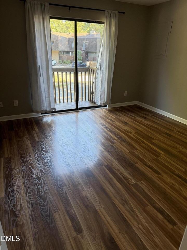 263 Summerwalk Cir - Photo 3 of 4