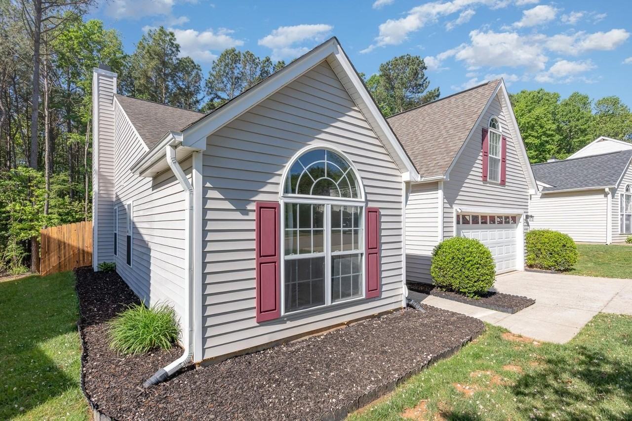 9212 Erinsbrook Dr - Photo 3 of 27