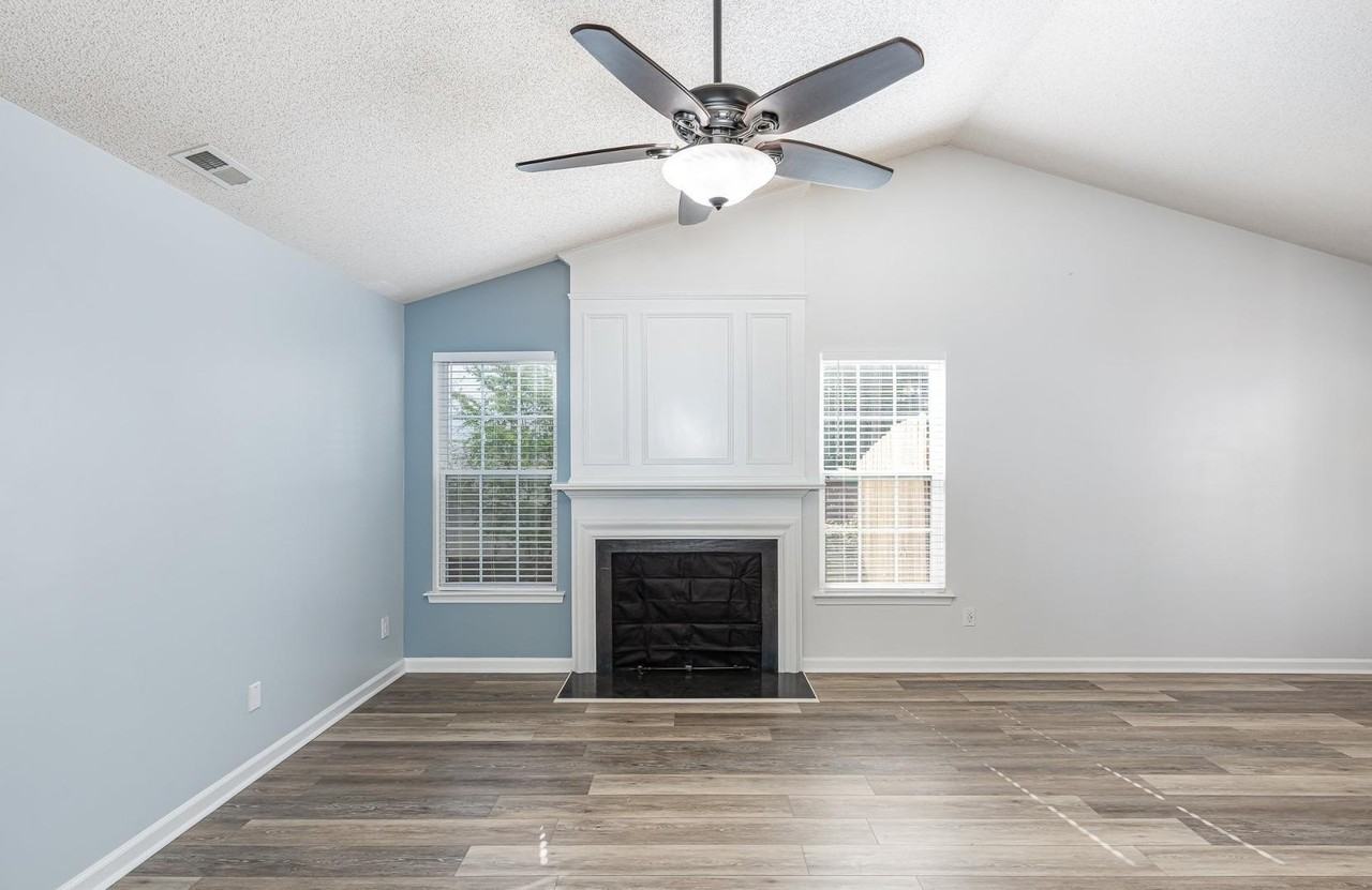 9212 Erinsbrook Dr - Photo 4 of 27