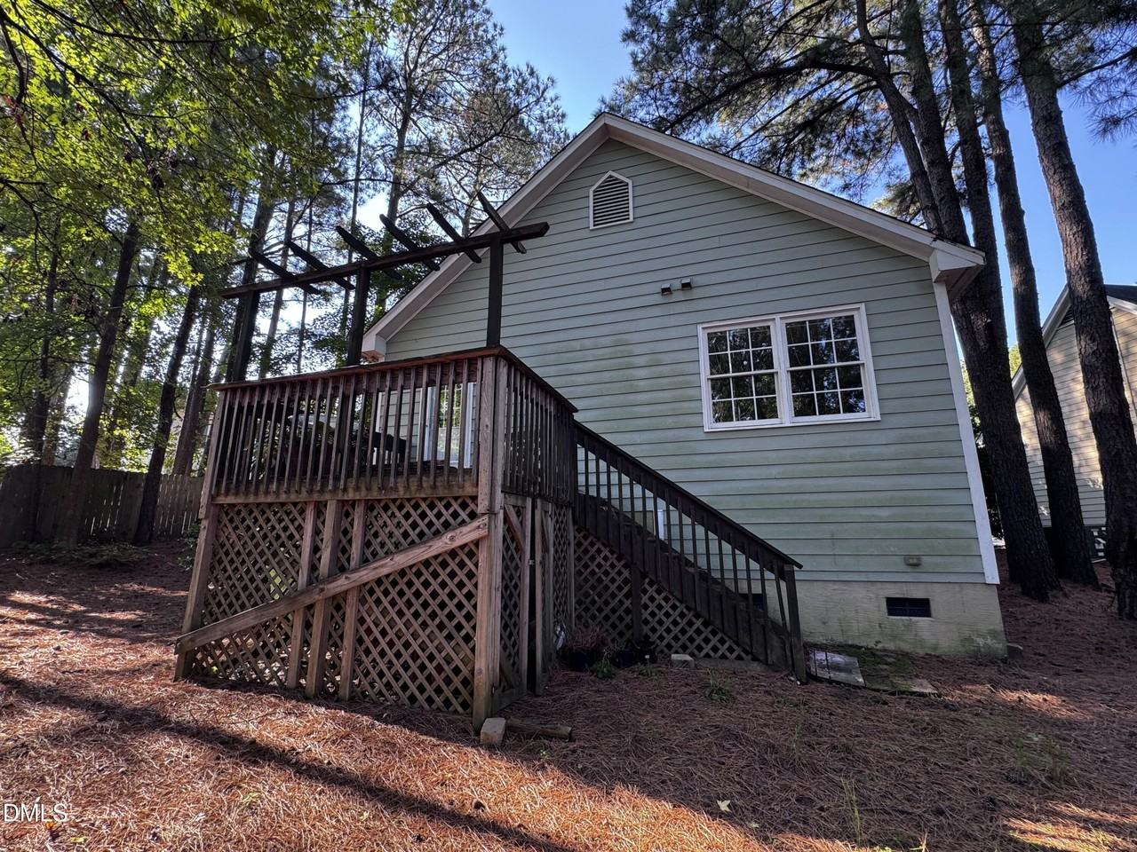 203 Sugarland Dr - Photo 3 of 4