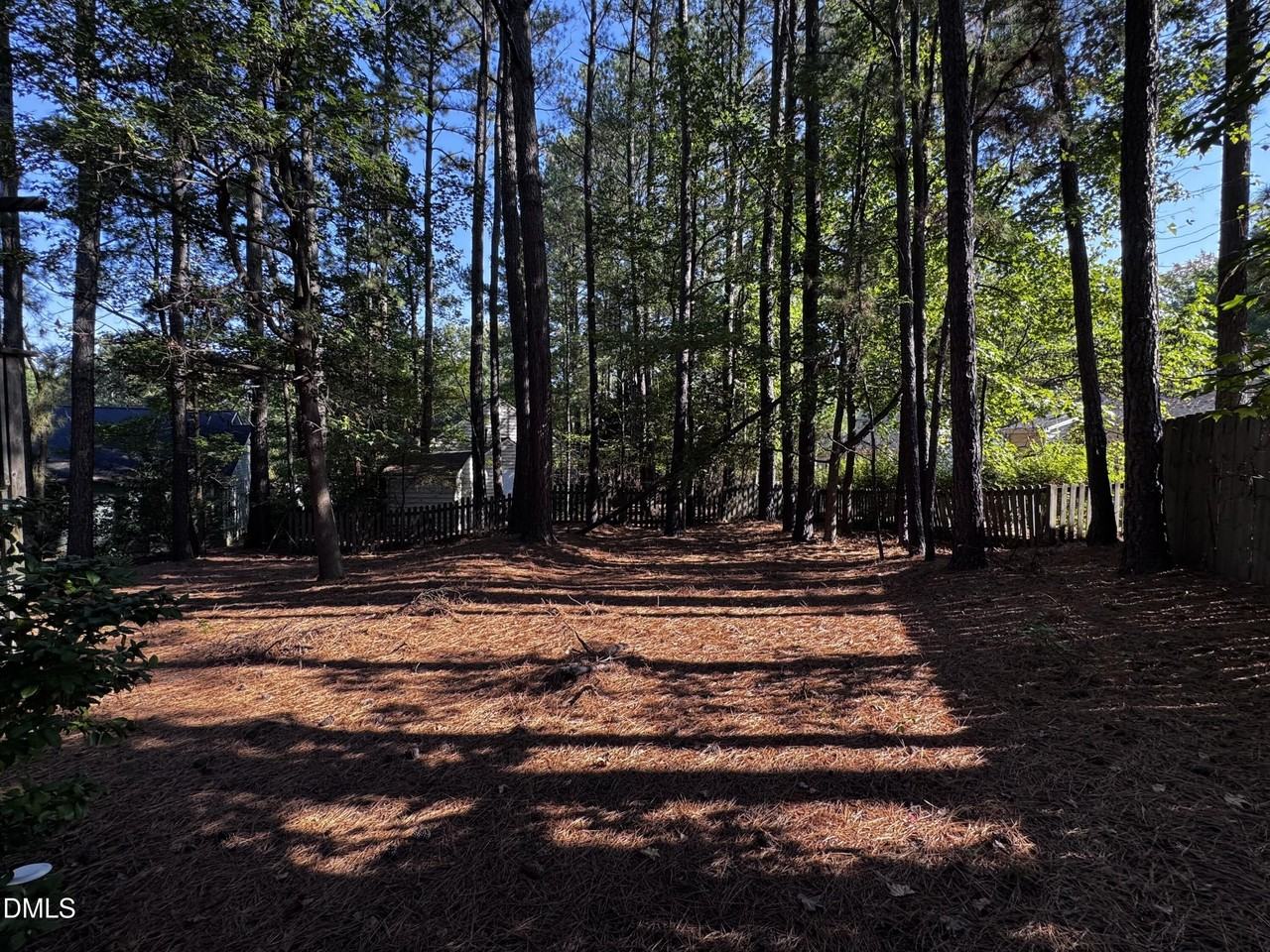 203 Sugarland Dr - Photo 4 of 4