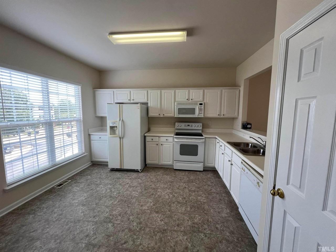 206 Great Ridge Ct - Photo 3 of 14