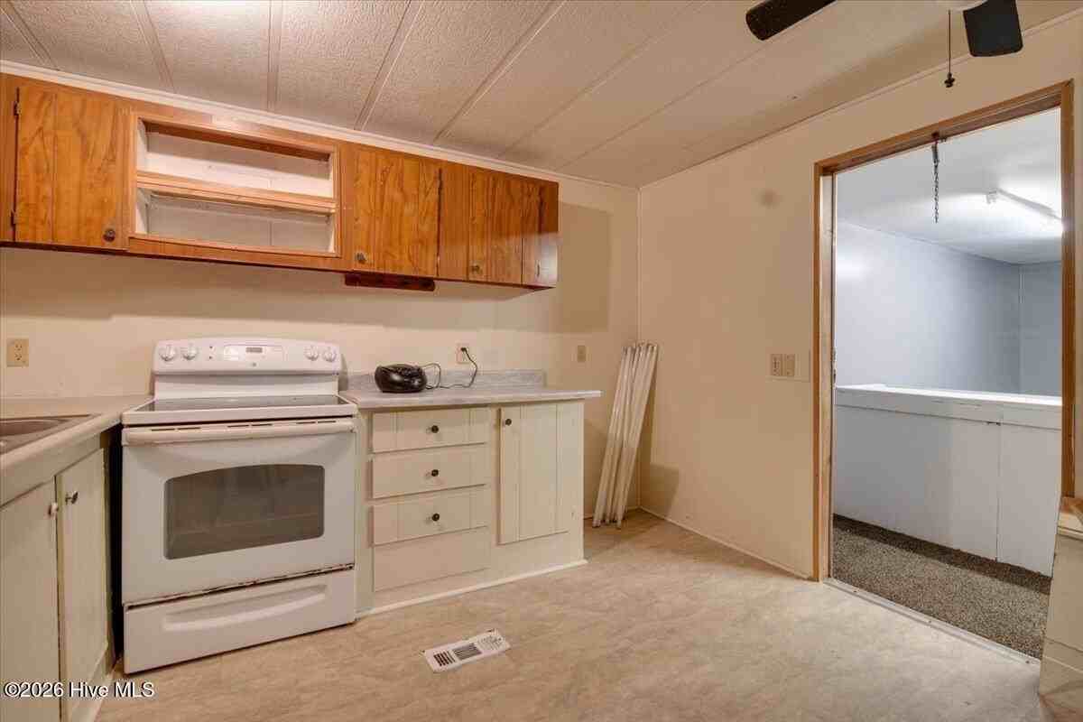 1015 Moseley Rd - Photo 4 of 43