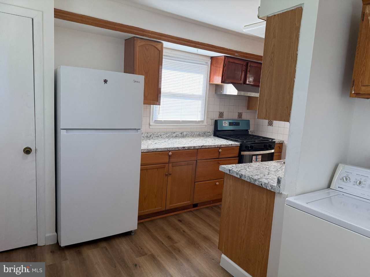 3453 Beale Ct - Photo 6 of 35