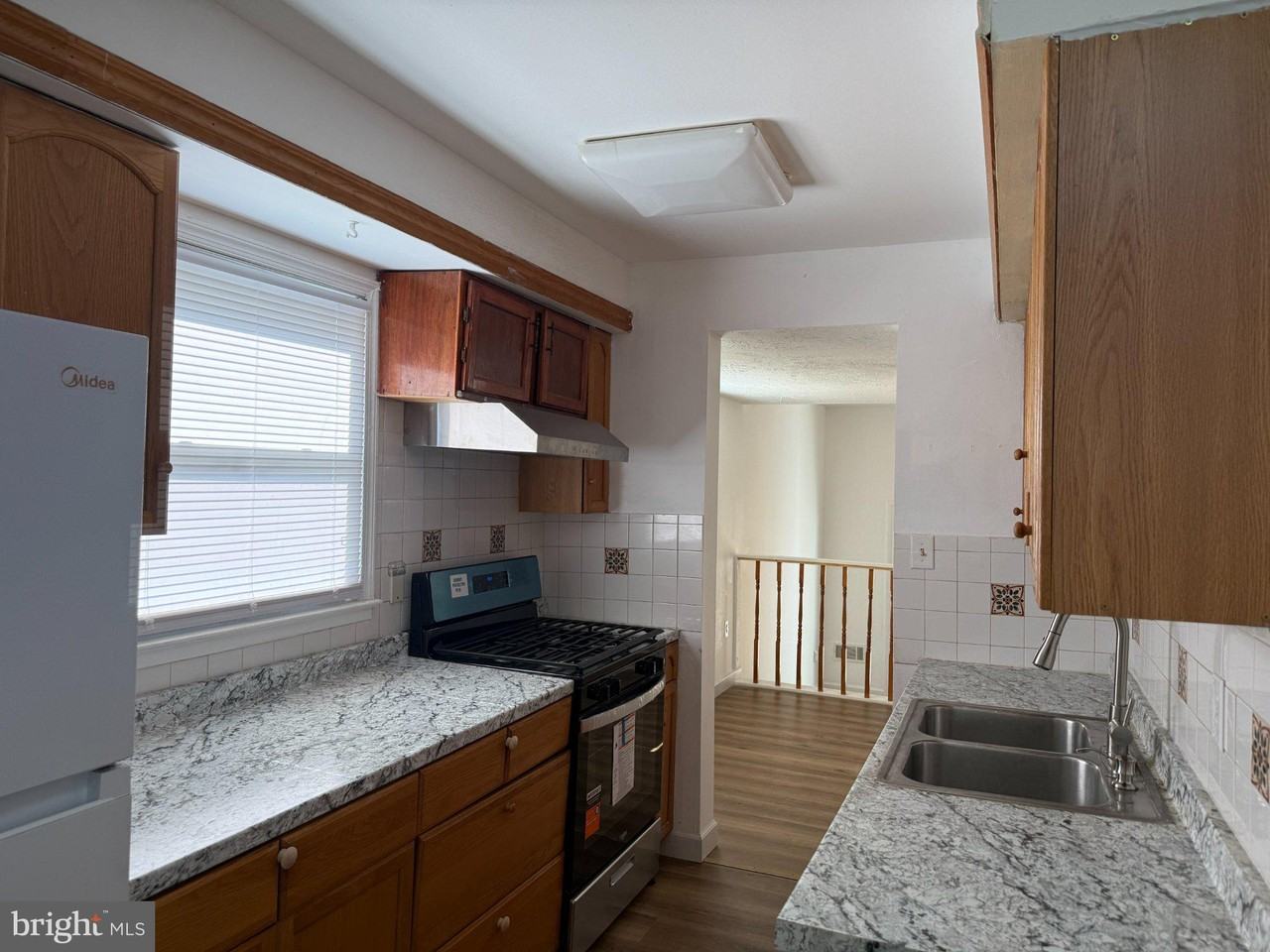 3453 Beale Ct - Photo 7 of 35