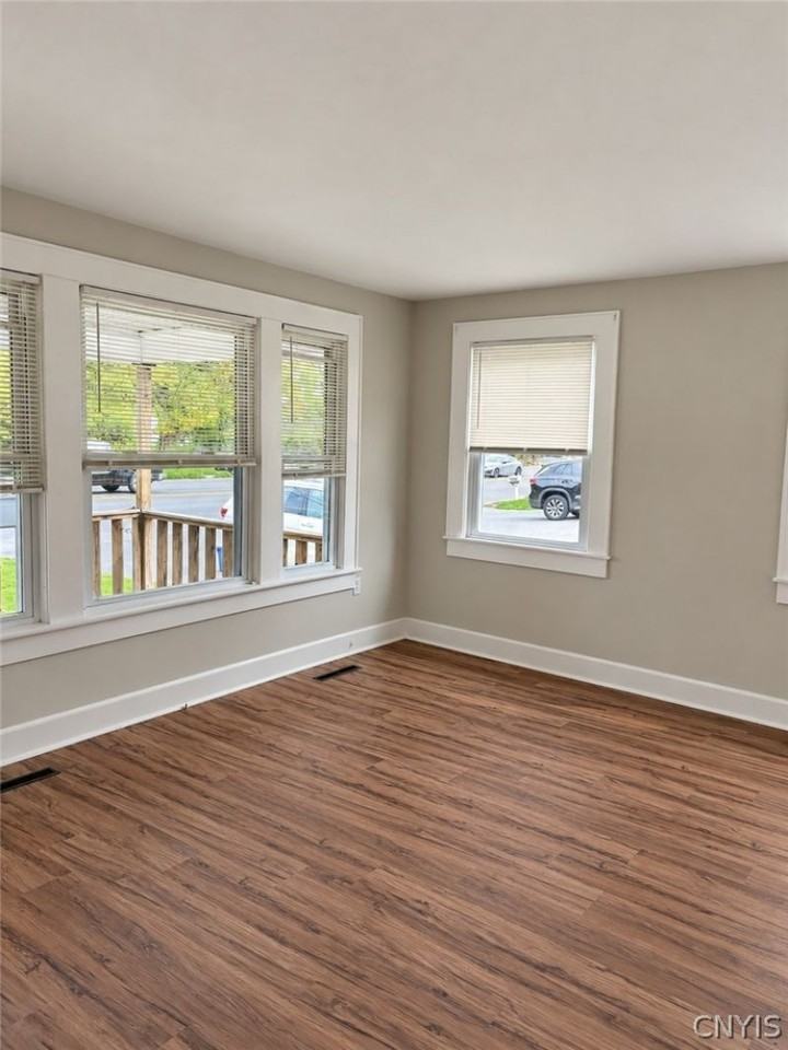 5690 Caughdenoy Rd - Photo 3 of 15