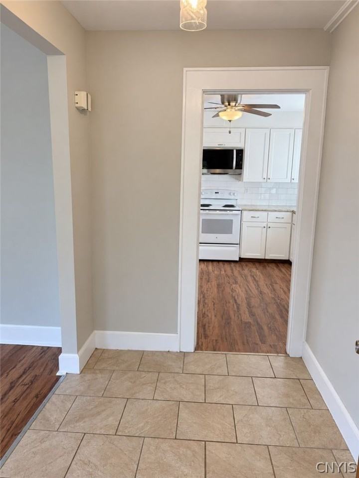 5690 Caughdenoy Rd - Photo 4 of 15