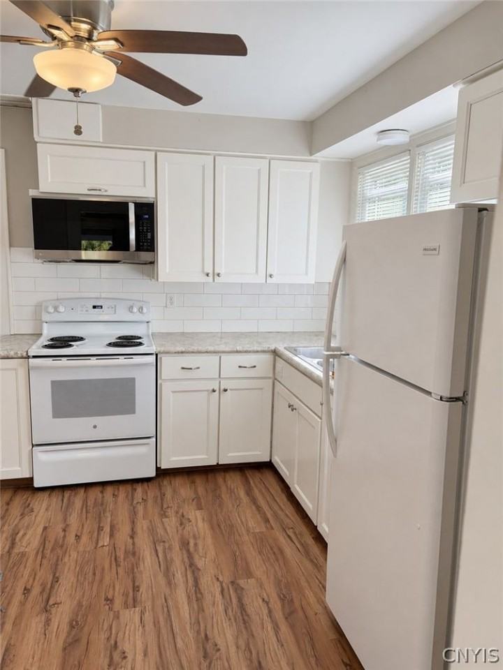 5690 Caughdenoy Rd - Photo 5 of 15