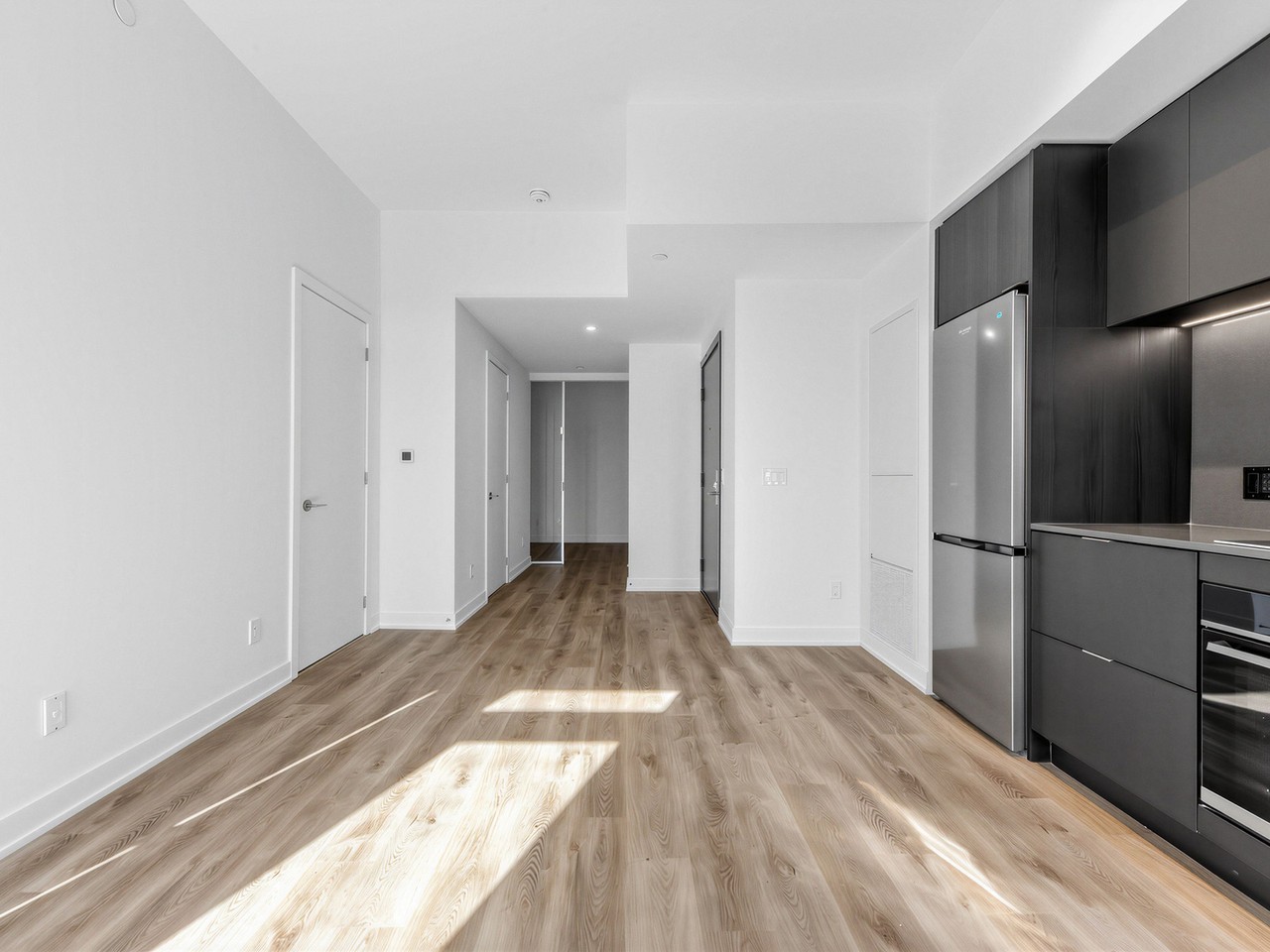 91 John Street North #710 - Photo 5 of 33